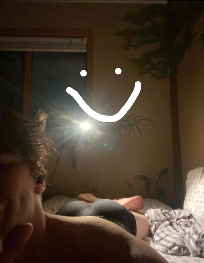 Hot boys hmu with a pic pls