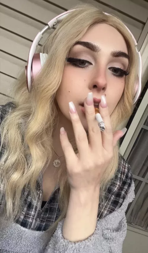 i feel the prettiest with a cigarette in between my lips