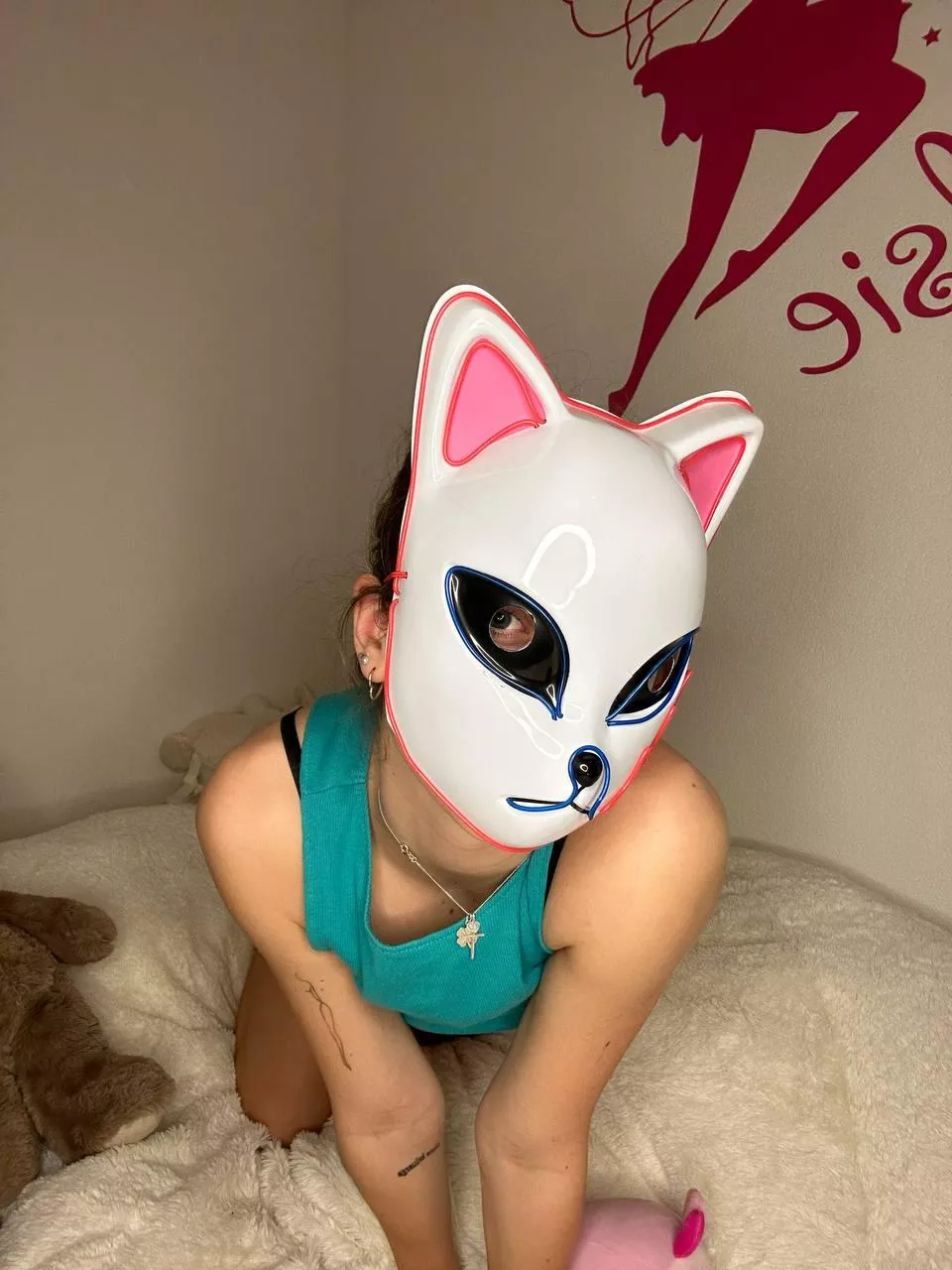 I hope this tiny 18yo kitty gets you hard