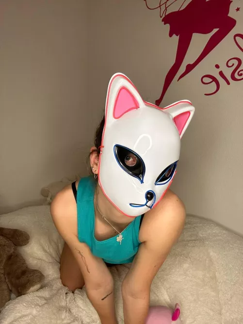 I hope this tiny 18yo kitty gets you hard