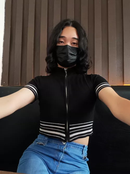 i look mean but i swear im not >.<