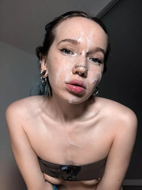 I love it when two or more dicks cumming on me face