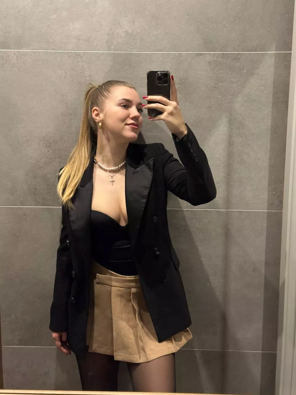 i love to catch your attention with my cleavage