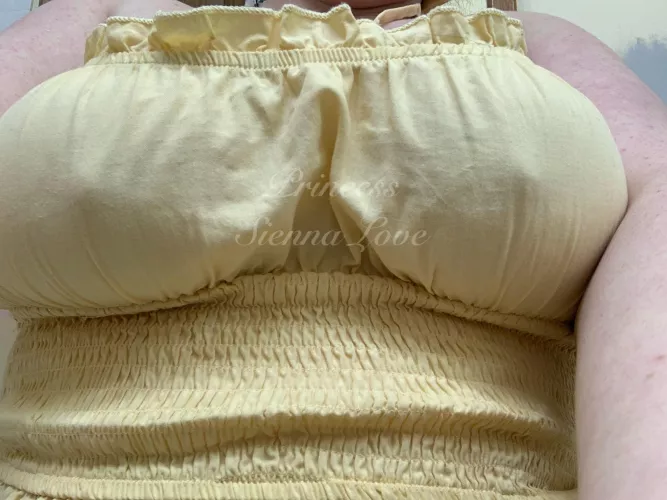 I love wearing dressing that show off my hard nipples~