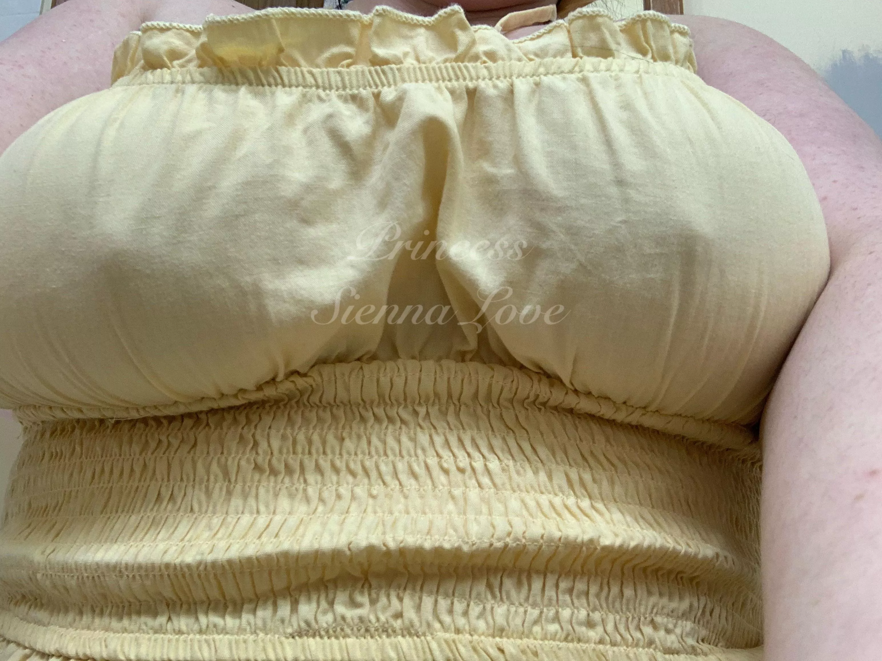 I love wearing dressing that show off my hard nipples~