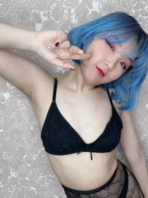 I want to become your neighbor so that I can see you every day.