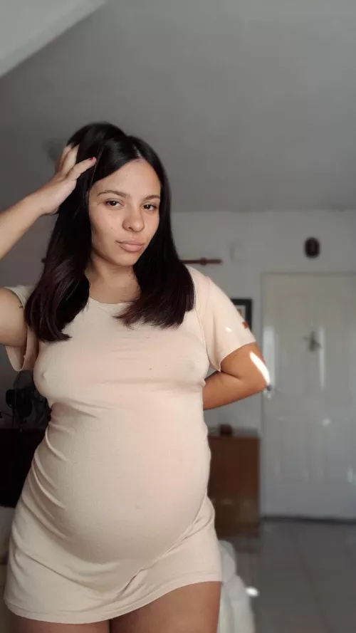 Latina, 34 weeks, would you like to receive my nudes?