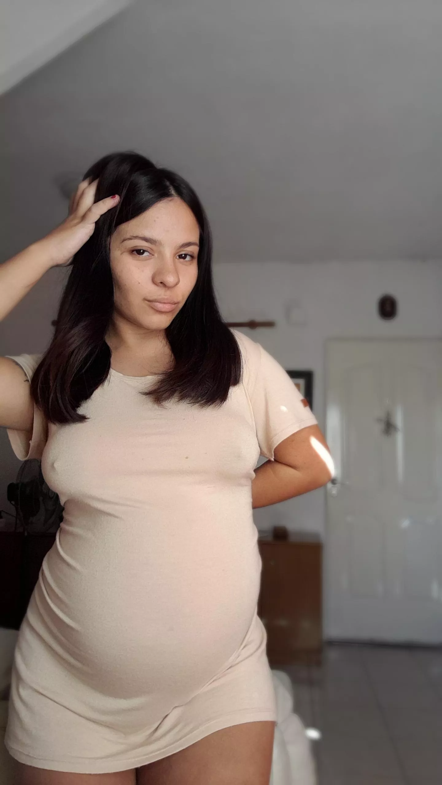 Latina, 34 weeks, would you like to receive my nudes?