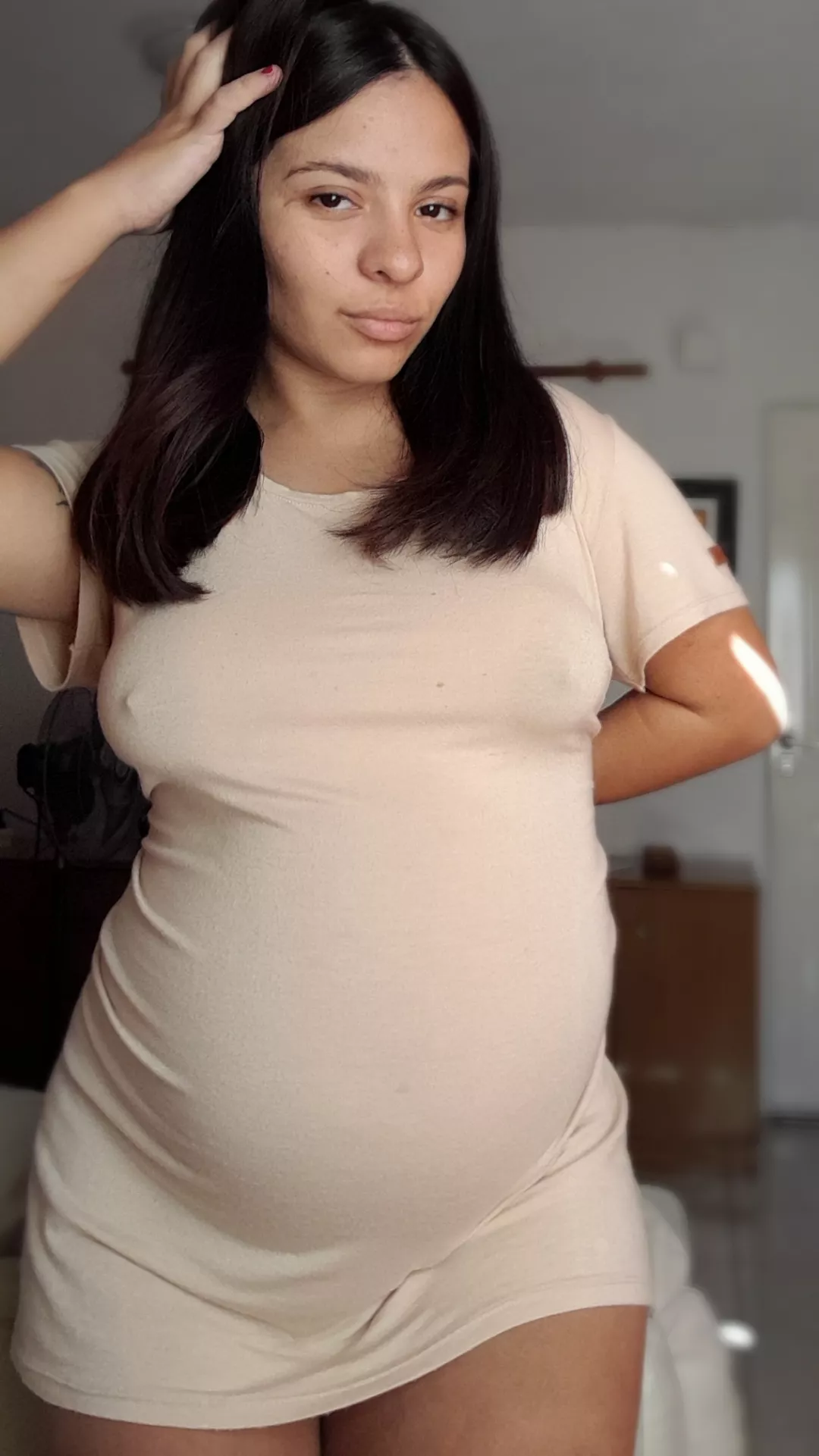 Latina, 34 weeks, would you like to receive my nudes?