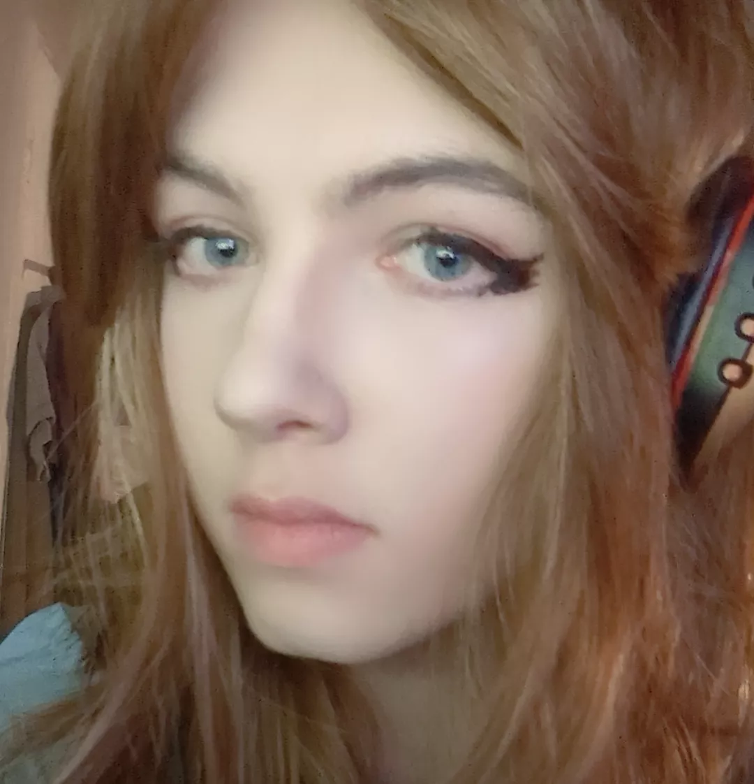 More makeup now 😘