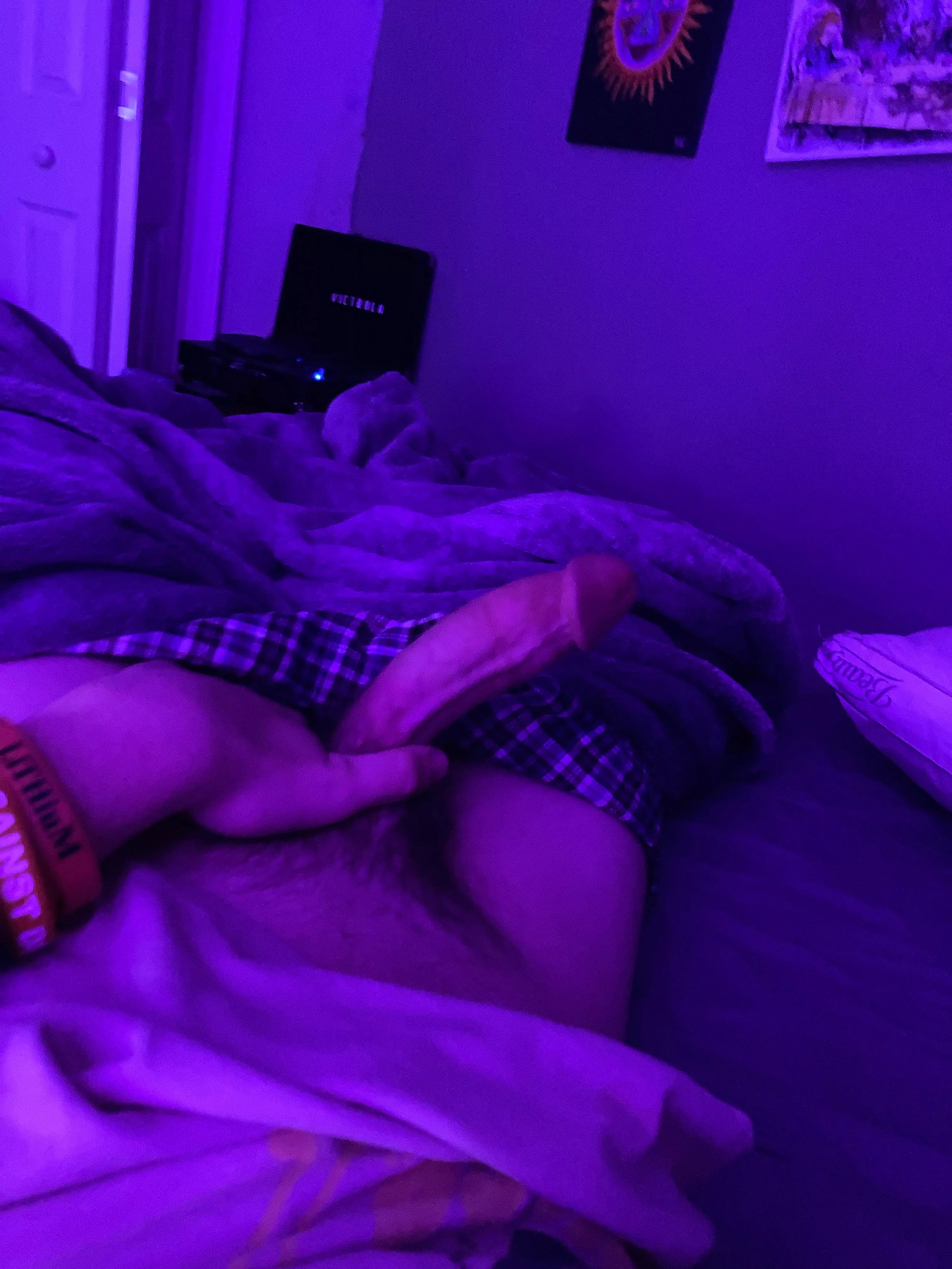 need someone to trade nudes with .. 🤤