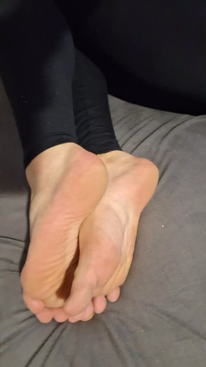 please cover my feet in your cum :3