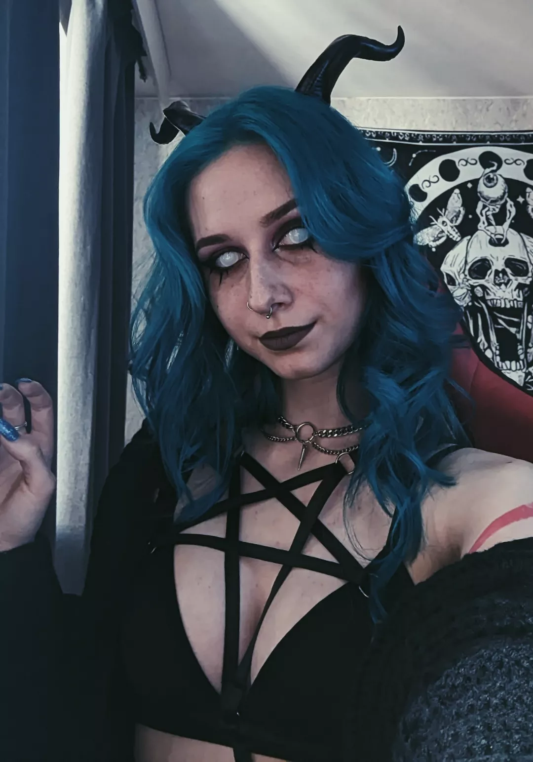 Pov: I'm your sleep paralysis demon 😈