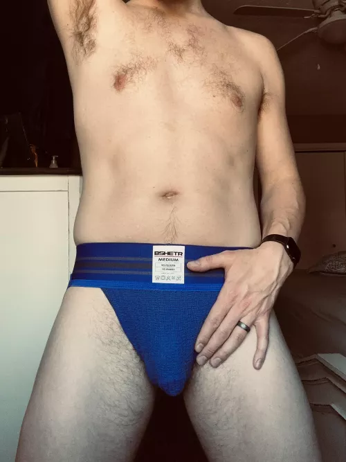 Ripe tonight, fellas. Wanna drink beer and makeout with my pits?