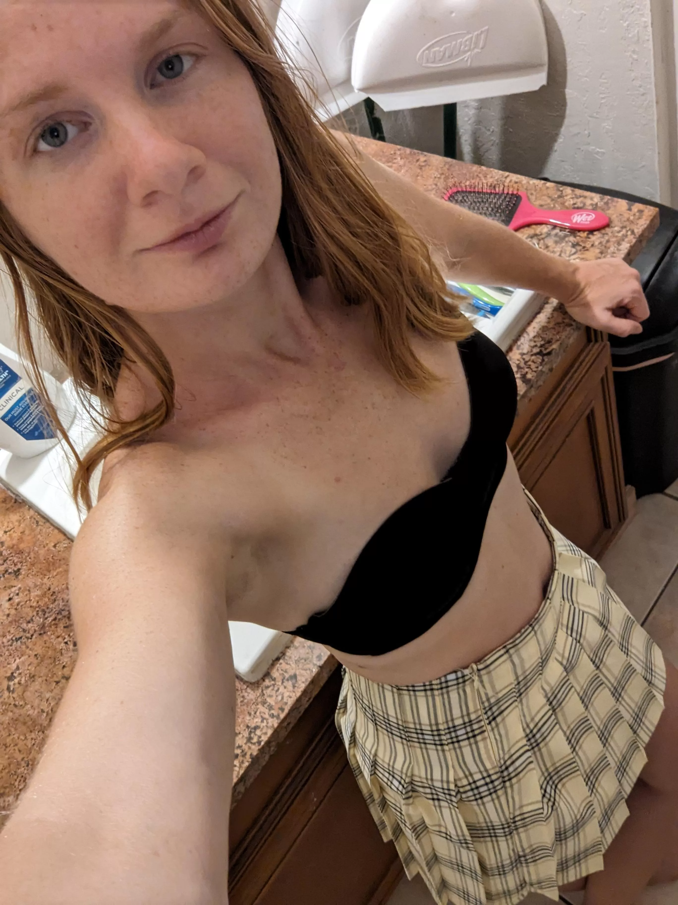 Save a blonde: date a redhead💃