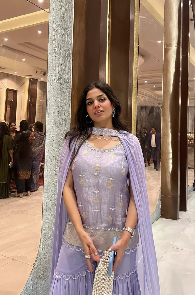 Seeing ur friend's bra lines while she is in traditionals is a treat itself......