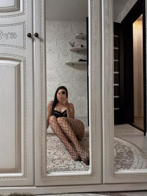 try not to fall in love, dear💕 Perfect wife for u daddy