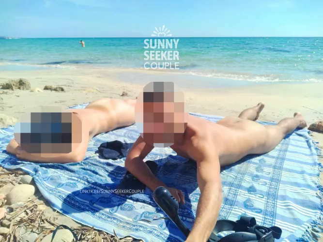 Two buns out in the sun 🍑🍑☀️