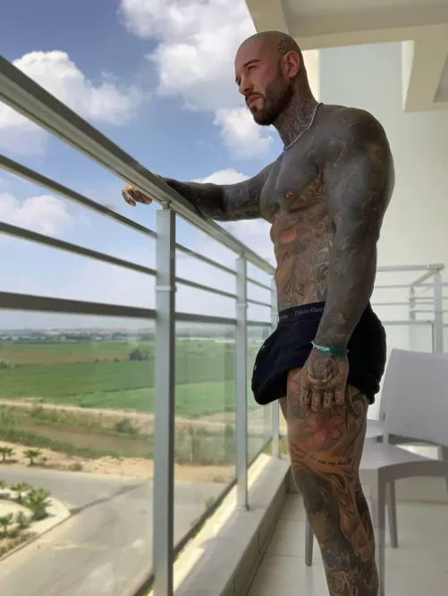 What did you see first ? tattoos or my bulge?