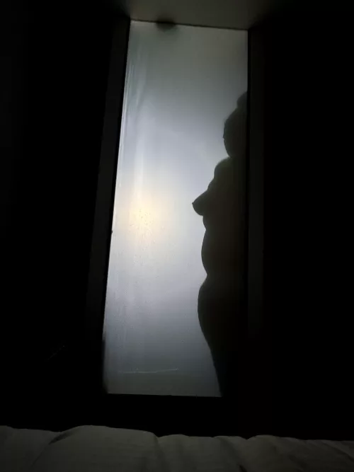 When the hotel bathroom provides for some shadow [F]un you just have to put in a show for Wilbur. 