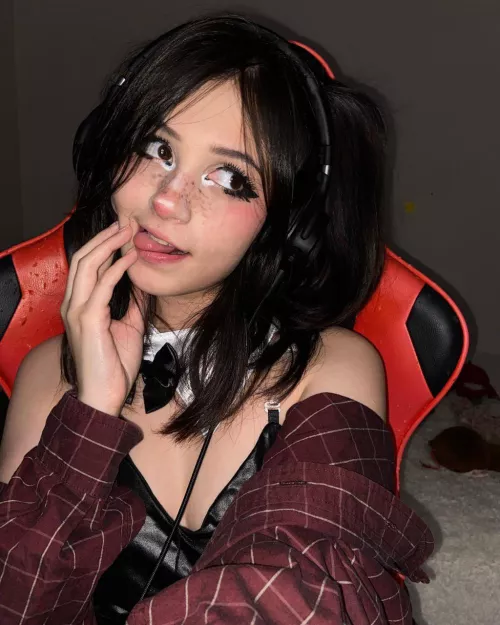 Who here could use a petite gamer nerd babygirl to cuddle and fuck