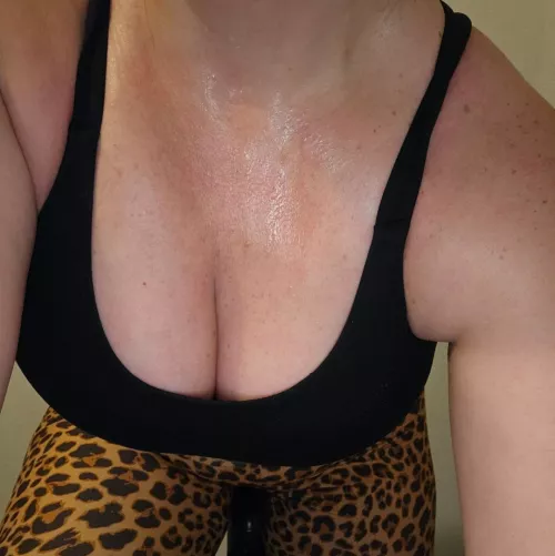 Who wants to lick me clean? 😏 (f)