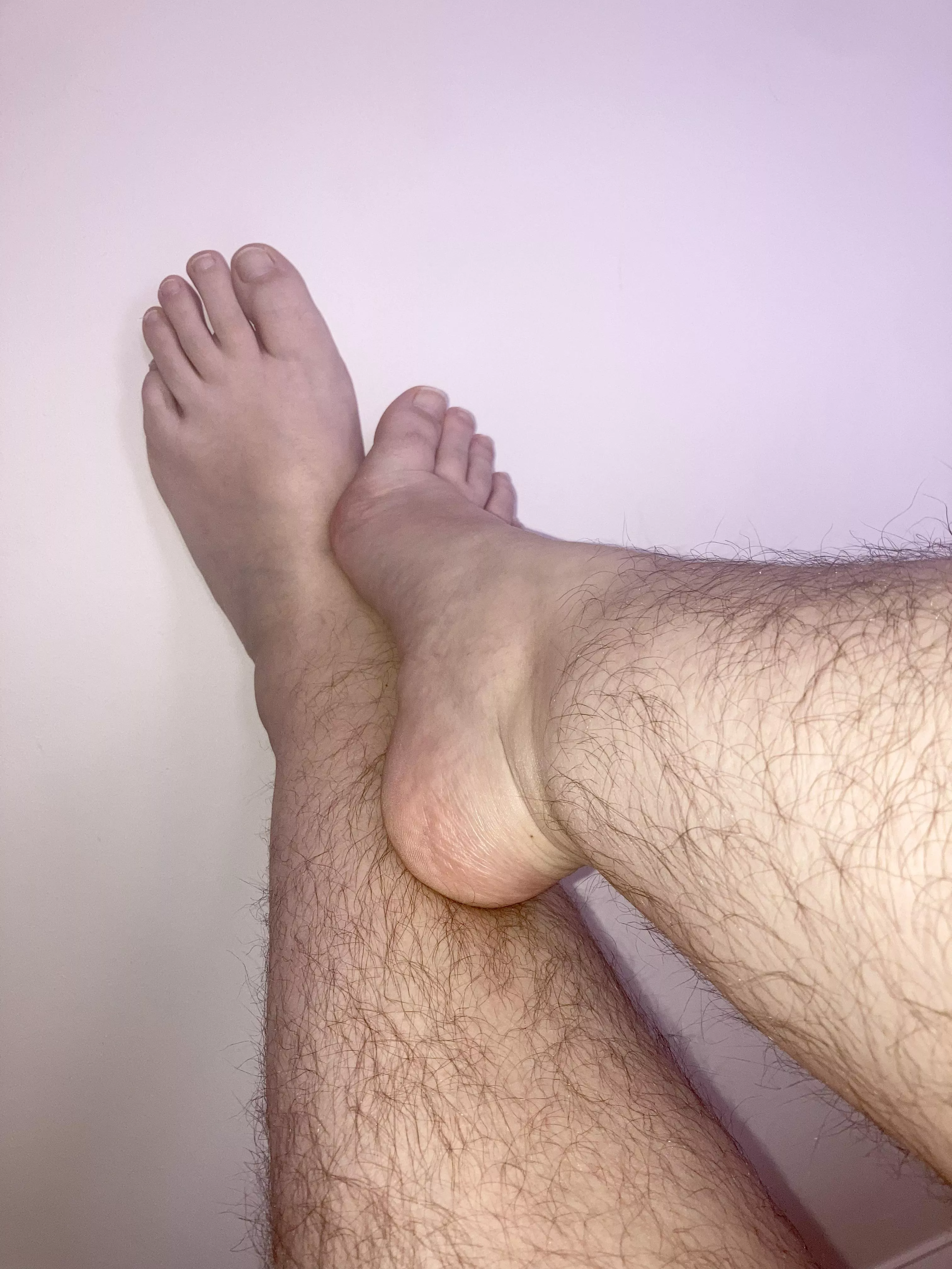 Who’s first in line to give my legs and feet a rub down? 🥵🥰