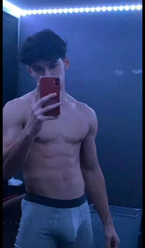 19, FIT guys hmu w a pic for snap ++muscular ++abs