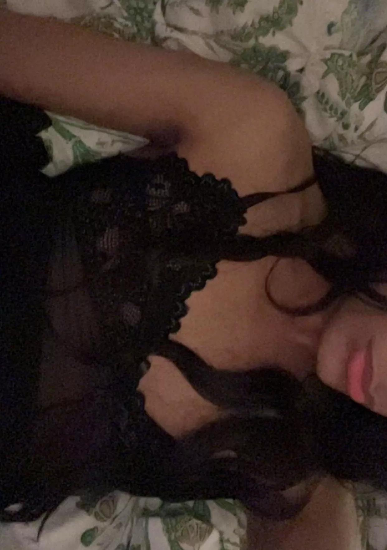 22 fem, jerk off while wearing white socks for me 🤍 snap: yuh2120