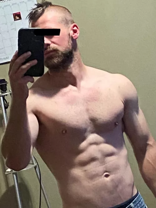 [32] Bro what do you think about my abs?