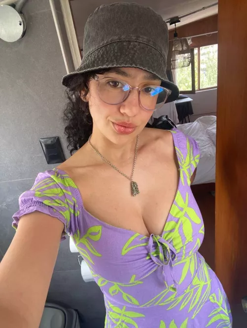 Am I pretty enough to leave an impression?