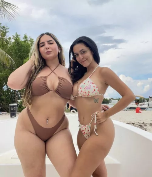 Bikini duo 