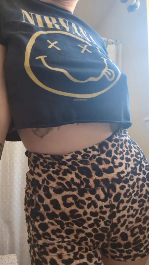 Braless and comfy today 🖤