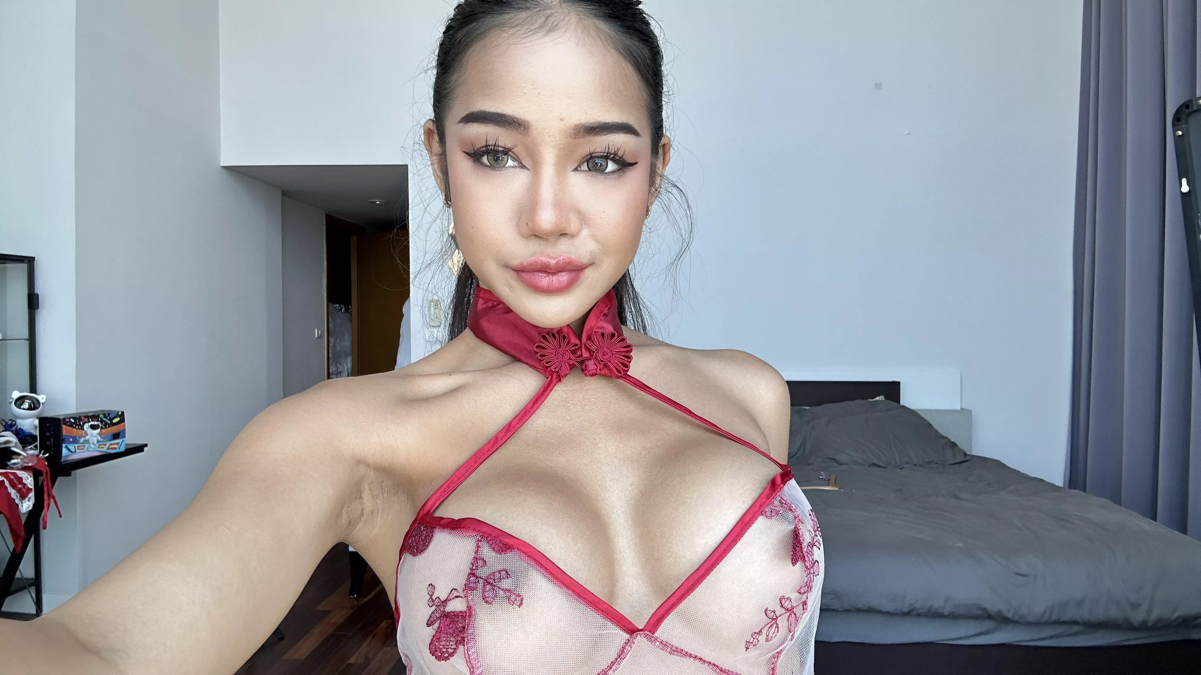 Can't resist these low hanging fruits 🍑🍇