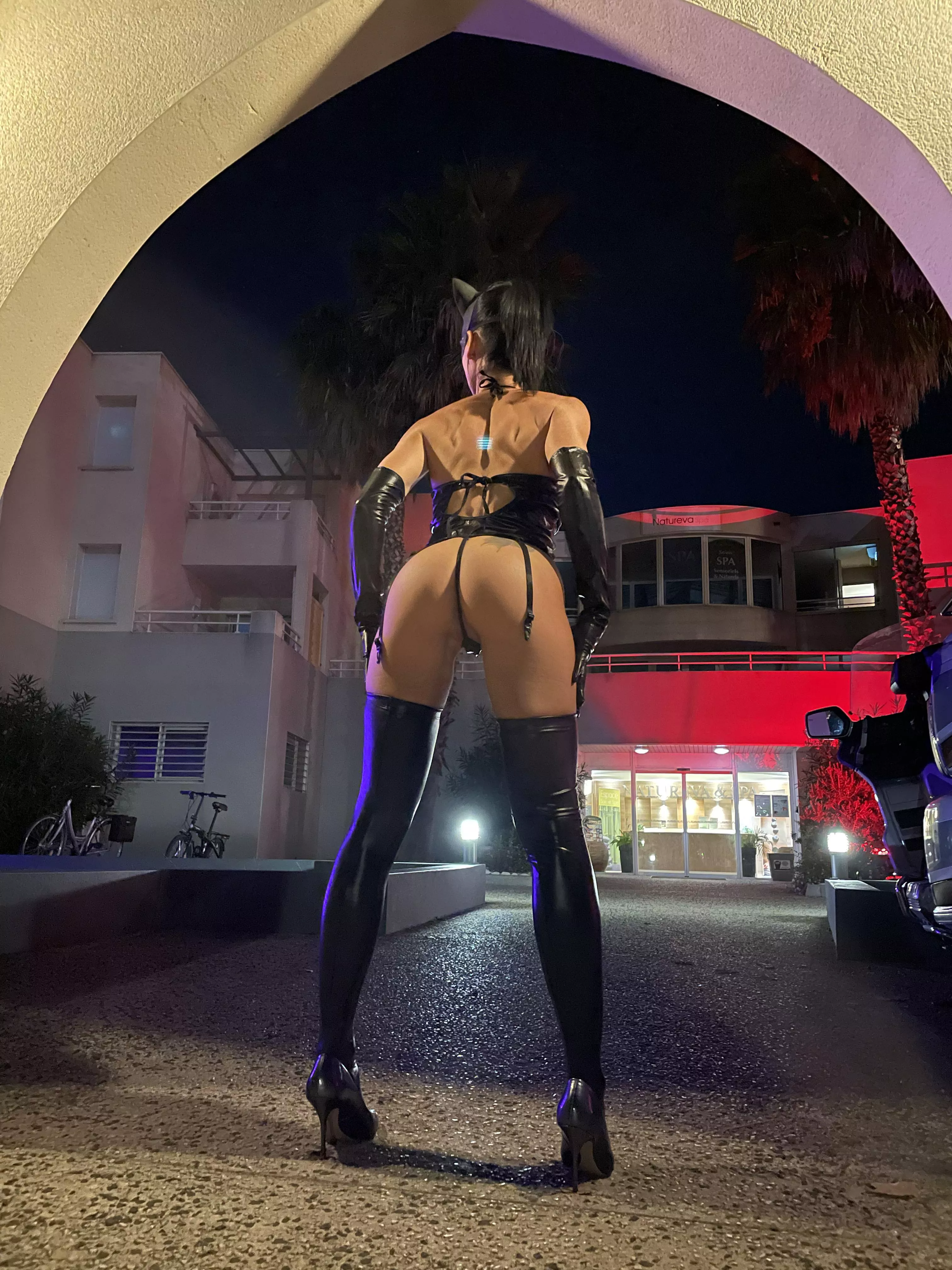 Come give this thick ass a nice slap