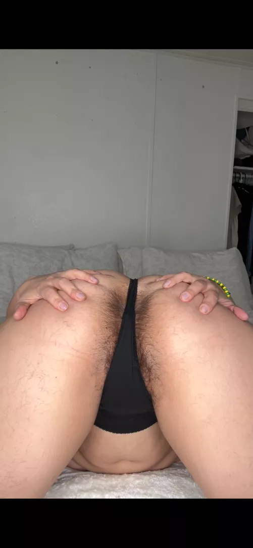 Dedicated to t[h]e guys who don’t mind a little hair in their mouth