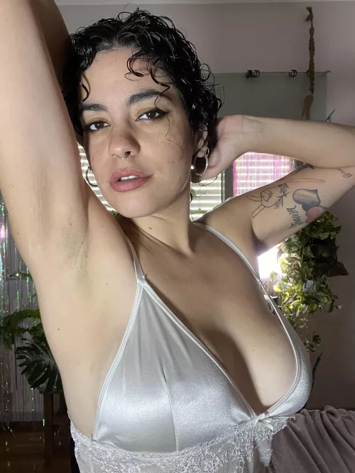 Do you like my armpits like this or do I leave them hairy ? 