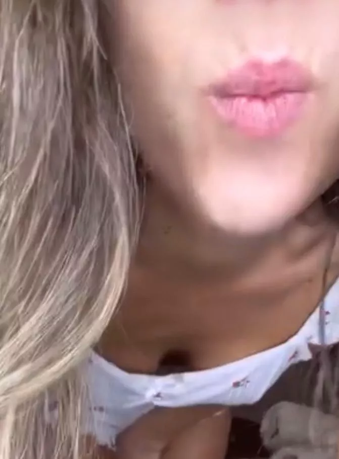 Goodnight kiss before bed…