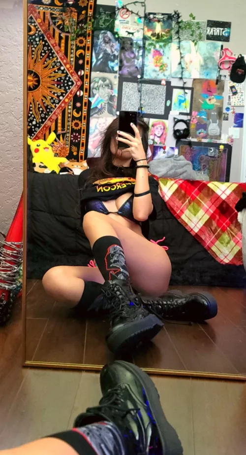 Goth and nerdy. I hope you are into that [F]