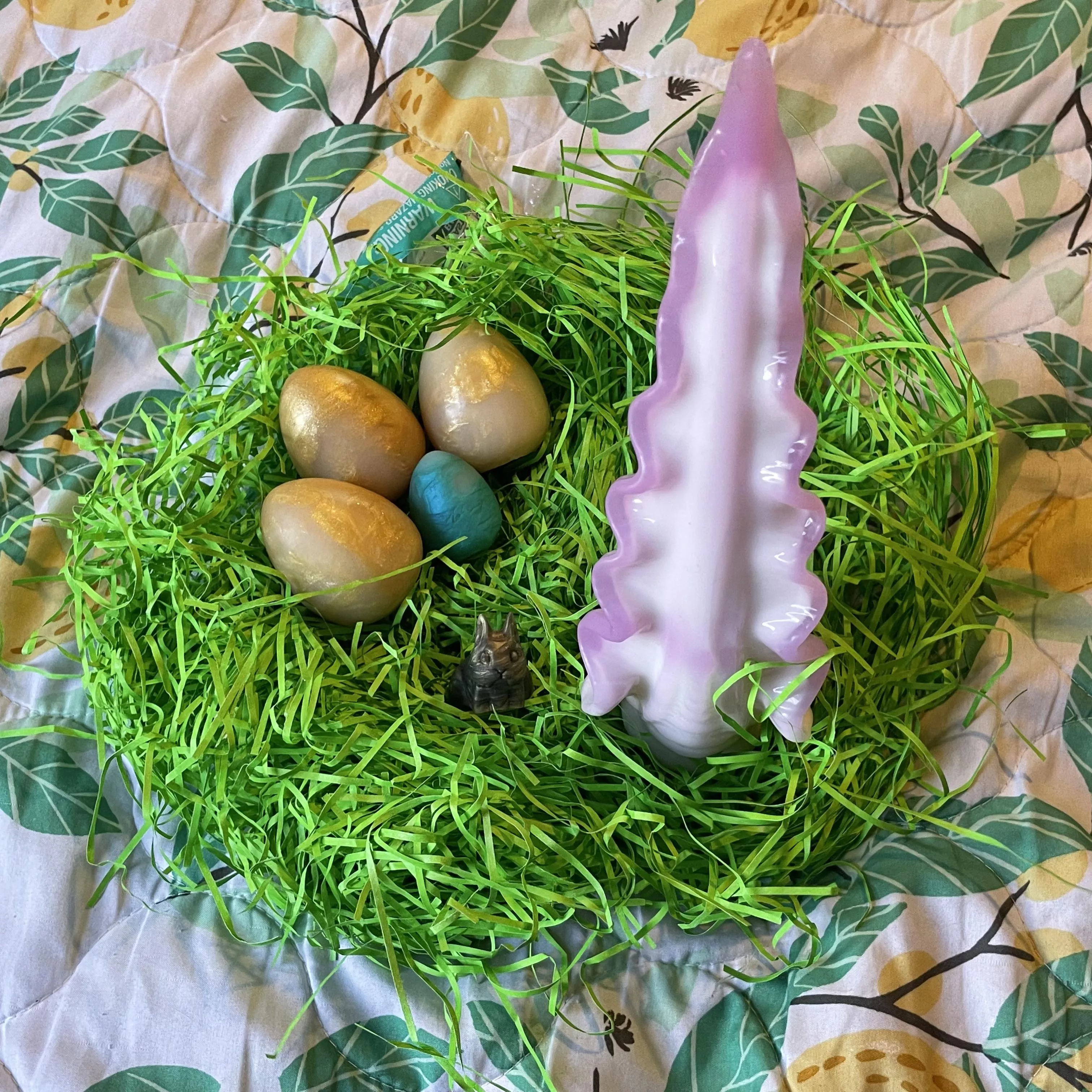 happy easter!! (eggs from Fantasticocks, whos running 50% eggs on their etsy page! and dyed egg Scylla) 🥚🐇