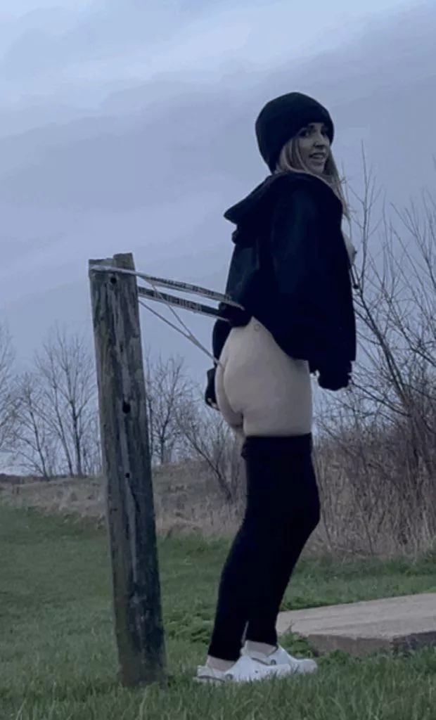 hElp i got my panties stuck again 😓