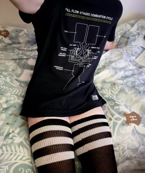 I hope you guys like squishy thighs :3