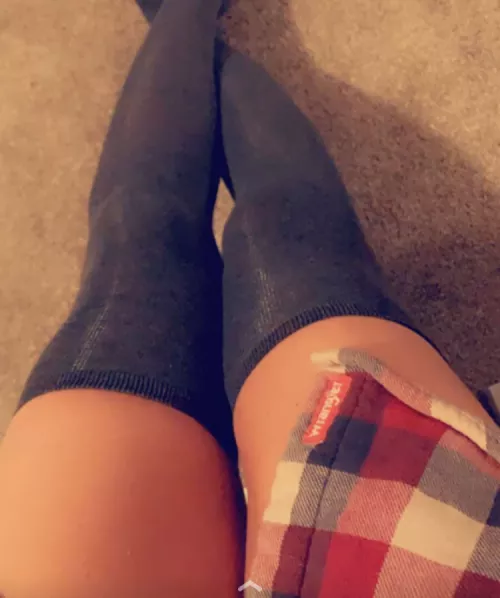 I love walking around with an over sized sweater and tights 🥰