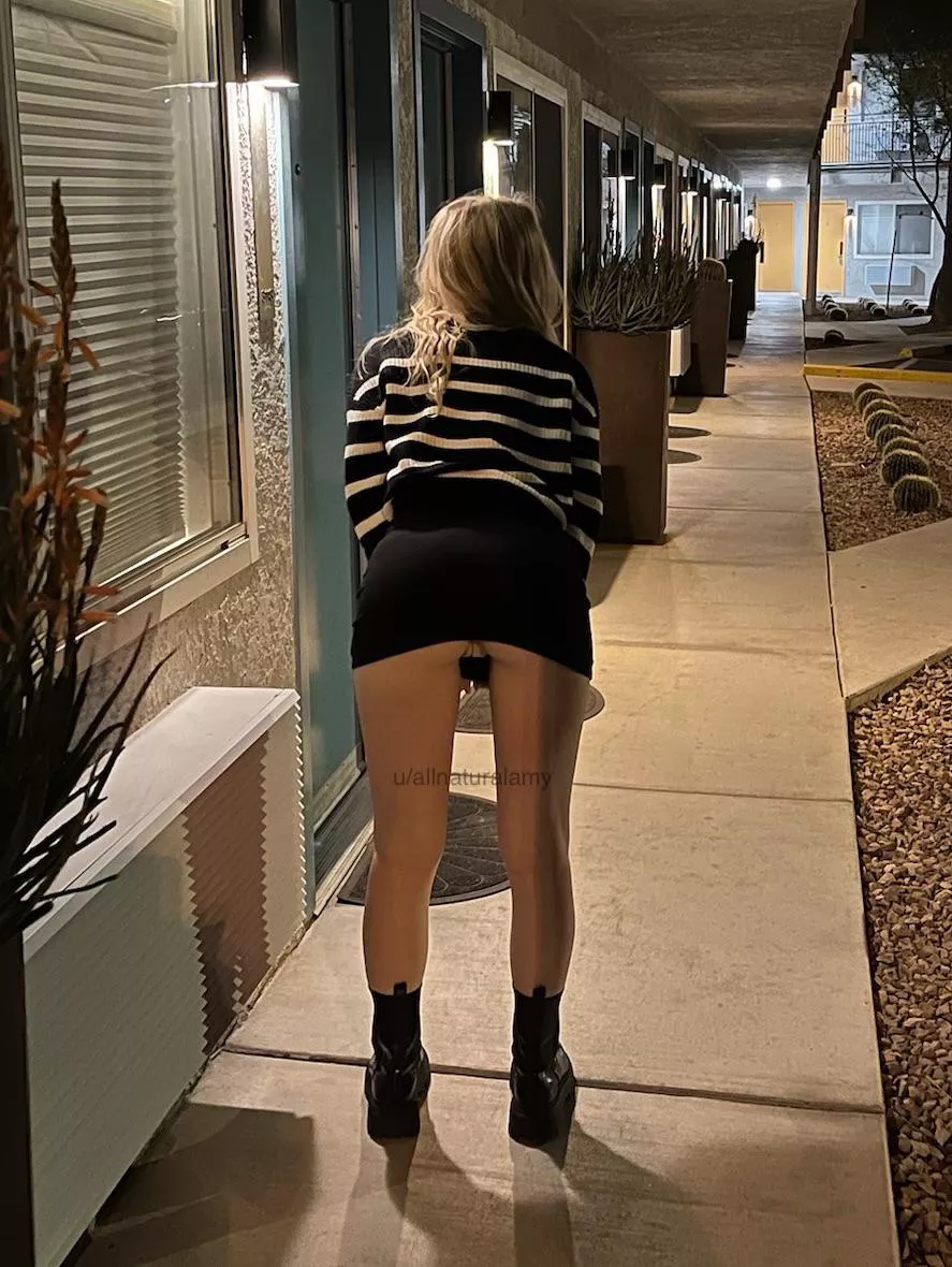 Last night of spring break! You coming back to the room with me? 😈