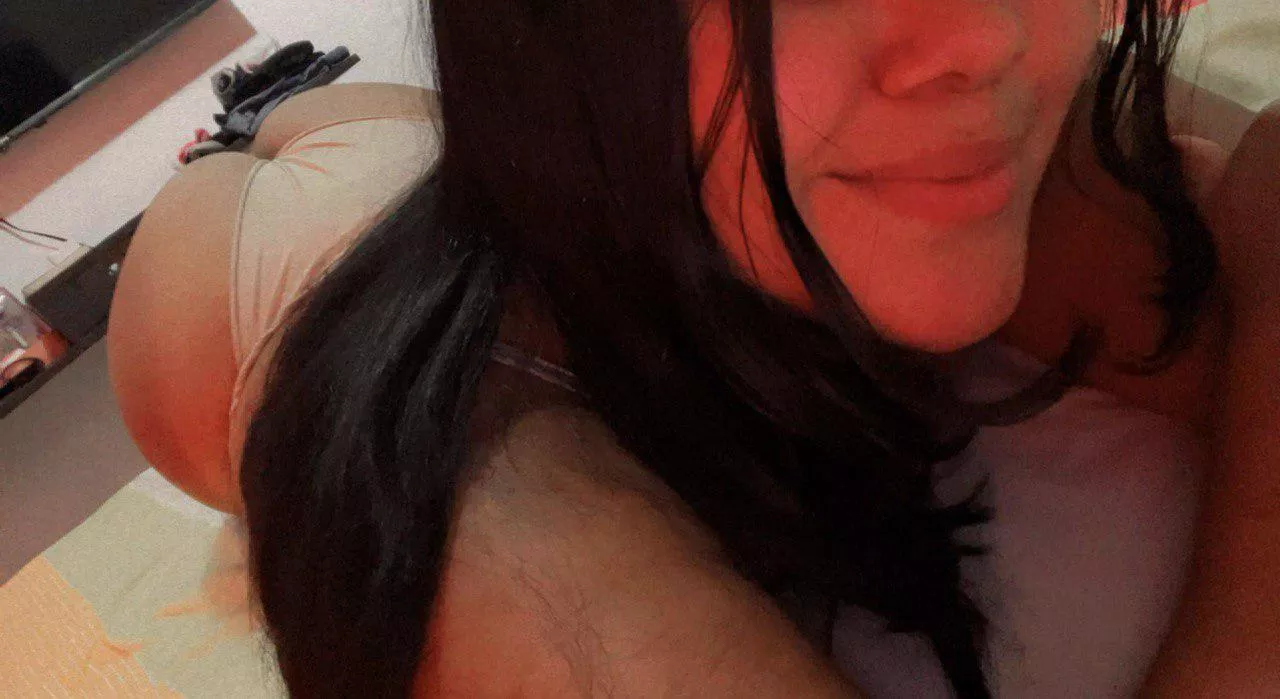 Let me be your bitch😋