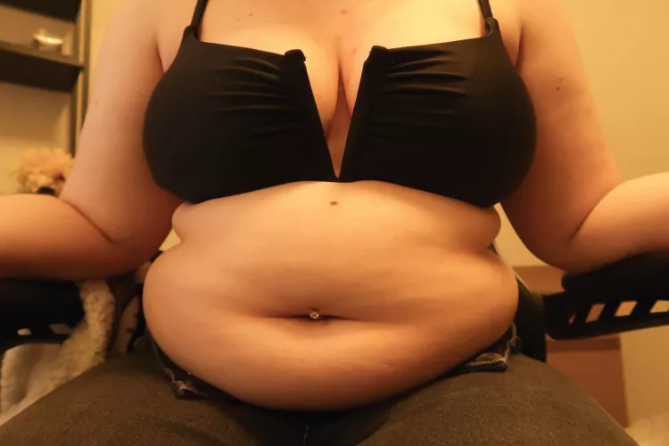 POP GOES THE BUTTON 😂