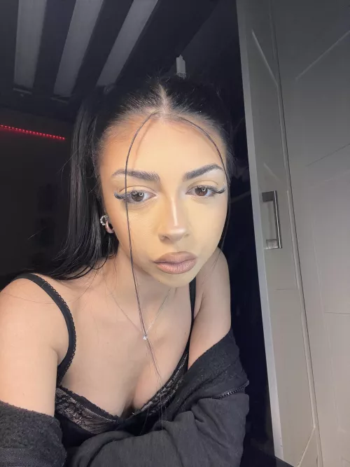 So here comes my brunette face! My dark eyes can pierce souls, I can tell you! :)))