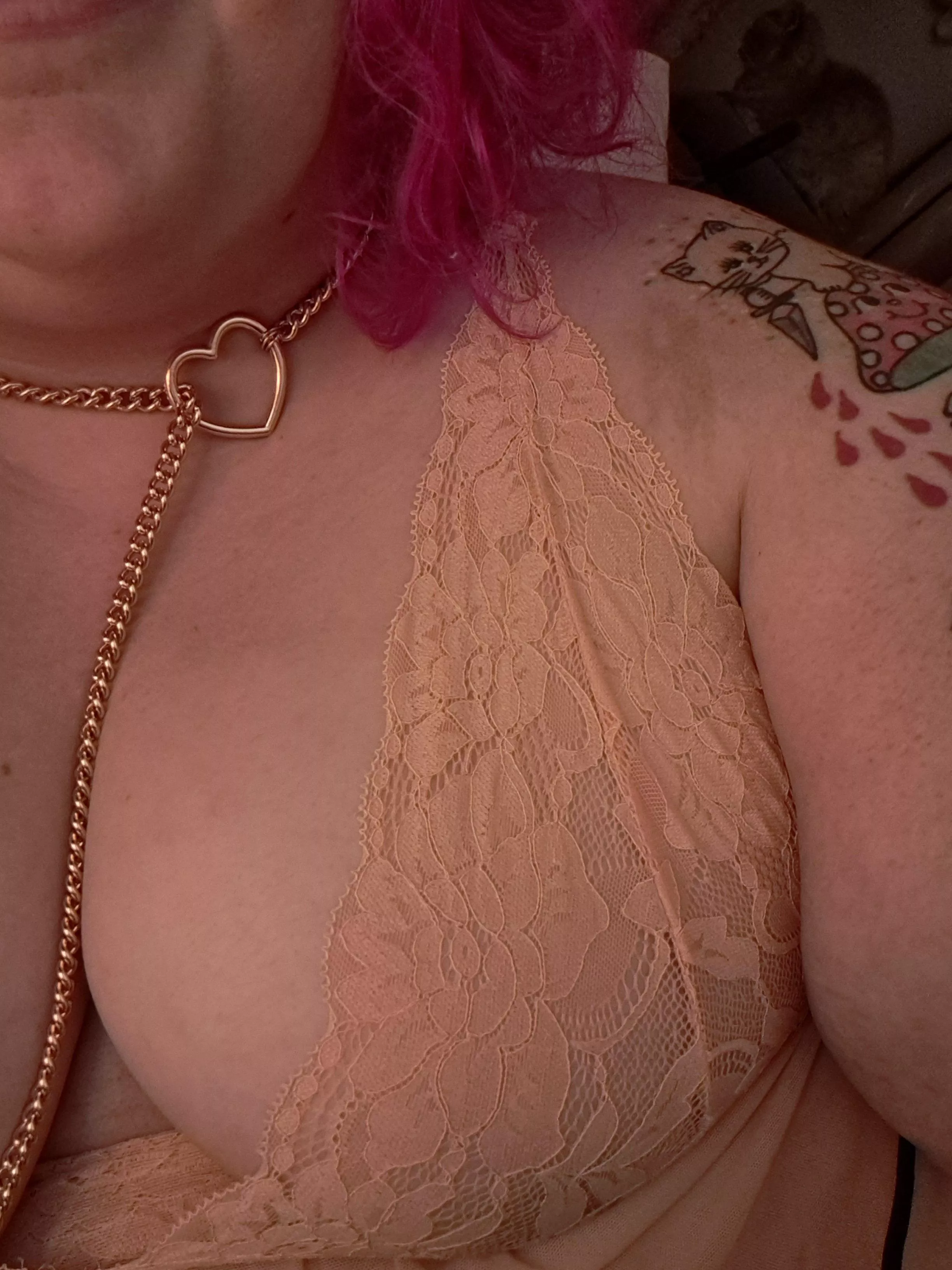 This kinky sub (me 😇) is feeling needy, cum to my dm's