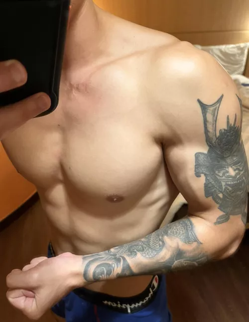 Waiting for my sissy to come to my hotel room 🥰😈