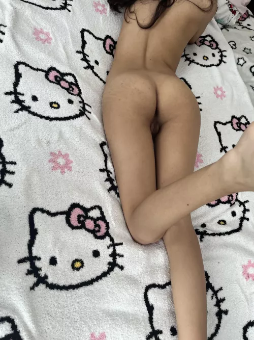 19 with a petite booty 🤭🍑